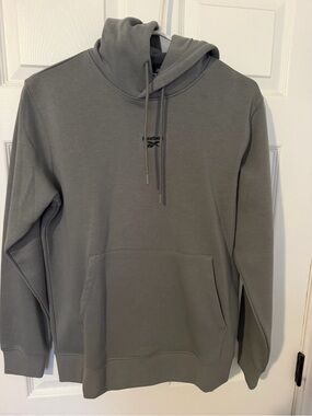 Reebok Men's Gray Pullover Hoodie with Subtle Logo